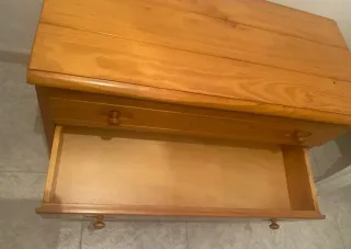 Cómoda de madera maciza