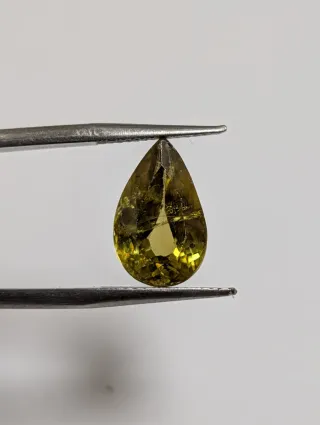 Titanita Natural Verde Amarilla