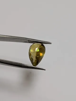 Titanita Natural Verde Amarilla