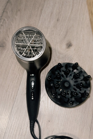 Secador de pelo negro