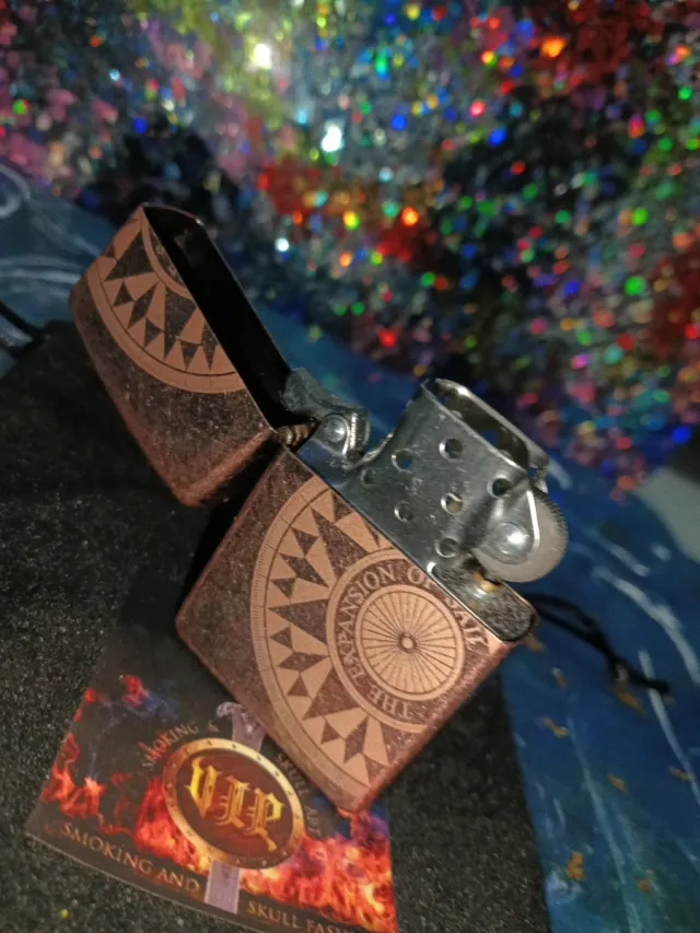 Mechero US Vip Zippo 'Wind Rose'