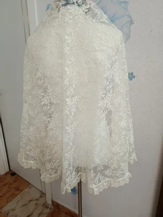 Mantilla de fallera a estrenar media luna