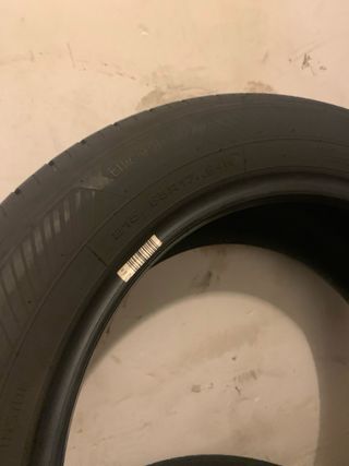 Neumático 215/55/17 Goodyear Al 90% Pareja 50 euro