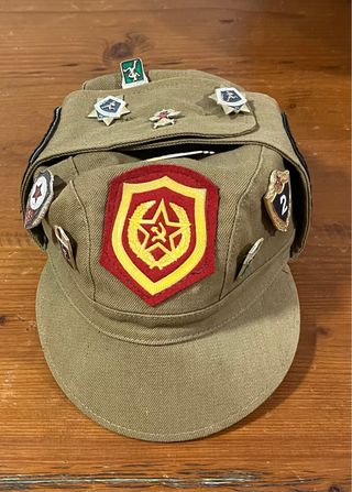 Gorra militar URSS con insignias