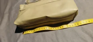 Bolso bandolera acolchado beige y negro