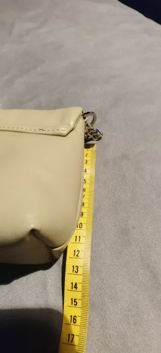 Bolso bandolera acolchado beige y negro