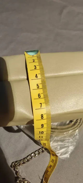 Bolso bandolera acolchado beige y negro