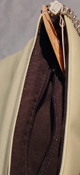 Bolso bandolera acolchado beige y negro