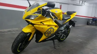 Yamaha YZF R125R Amarilla