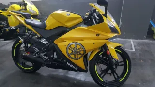 Yamaha YZF R125R Amarilla