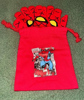 Guantes Spiderman y Bolsa Tela Roja