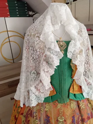 Mantilla fallera media luna a estrenar