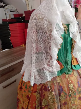 Mantilla fallera media luna a estrenar