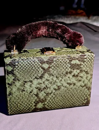 Bolso caja efecto piel de serpiente