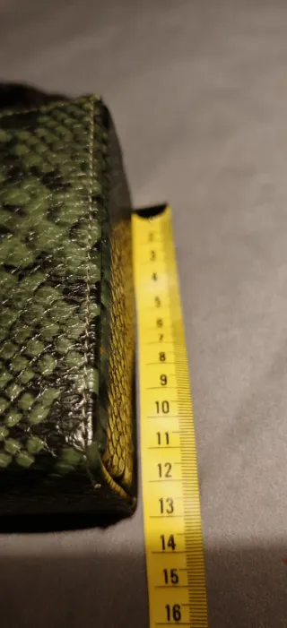 Bolso caja efecto piel de serpiente