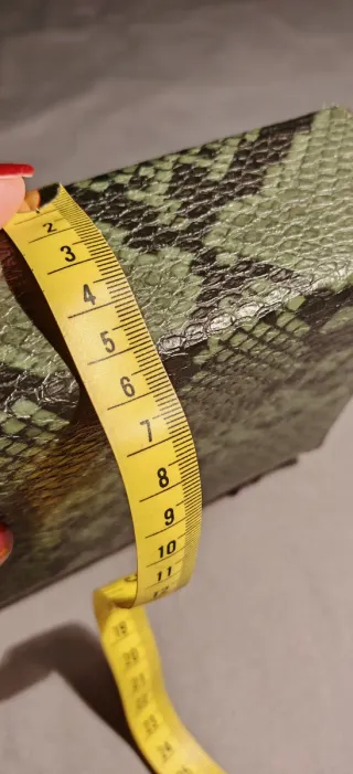 Bolso caja efecto piel de serpiente