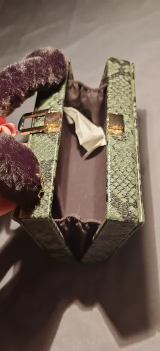 Bolso caja efecto piel de serpiente