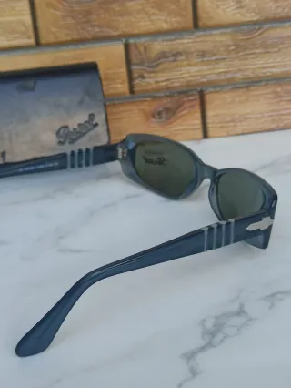 Occhiali da sole Persol grigio verdi