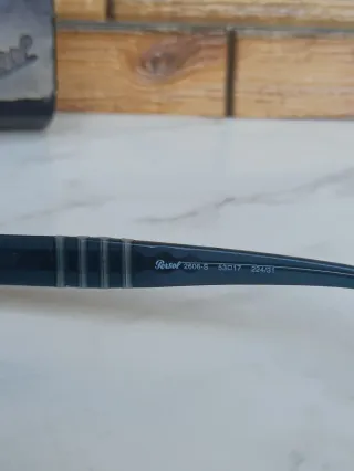 Occhiali da sole Persol grigio verdi