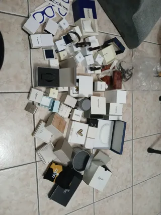 Espositori e porta gioielli assortiti