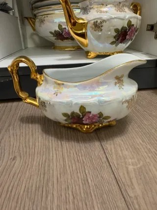 Juego de vajilla de porcelana dorada