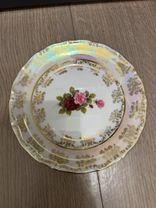 Juego de vajilla de porcelana dorada