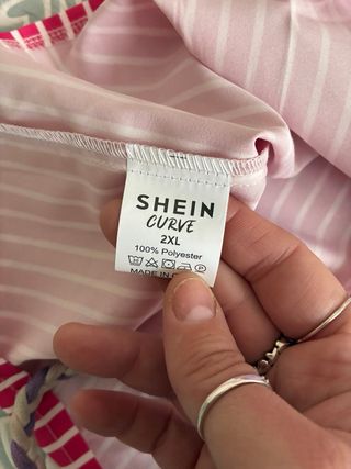 Camisa de rayas rosa y blanca