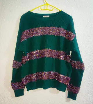 Jersey verde con rayas brillantes navideños.