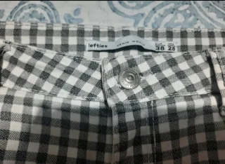 Pantalones de cuadros grises y blancos