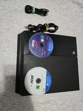 PS4 500GB + 2 Juegos