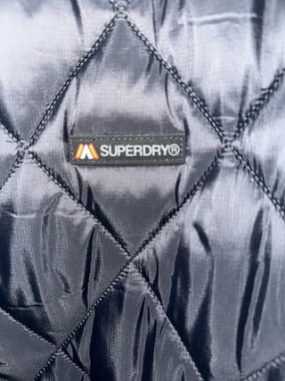 Chaqueta acolchada Superdry negra