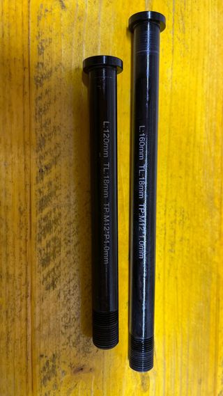 Eje frontal/trasero Pasante L120/L160 M12x1 TL18mm