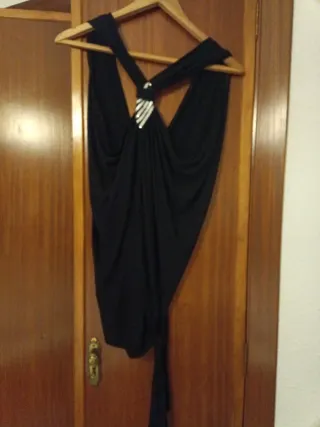 Camiseta cruzada detrás