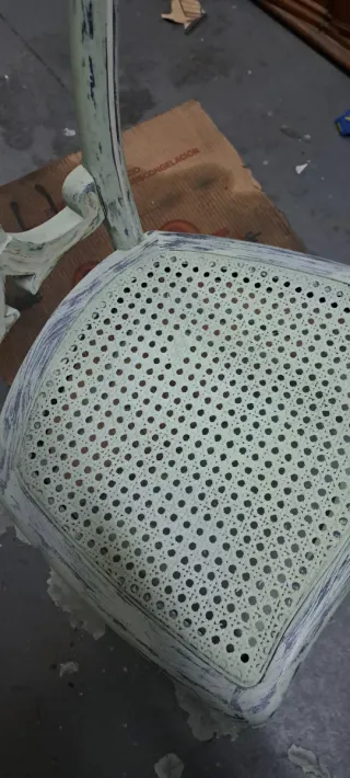 Silla de madera y ratán