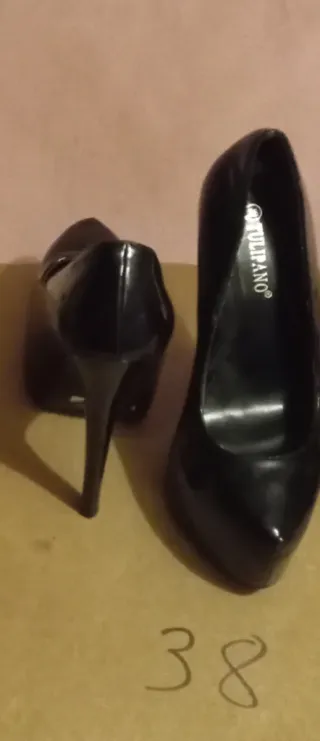 Zapatos de tacón variados