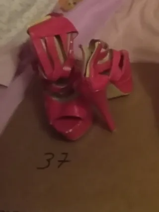 Zapatos de tacón variados