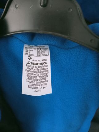 Mono de nieve y chaqueta infantil azul