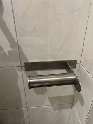 Porta asciugamani e porta rotolo bagno