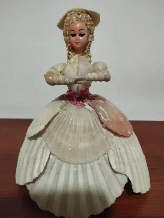 Decorazione vintage bambola conchiglie
