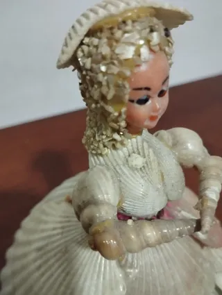 Decorazione vintage bambola conchiglie