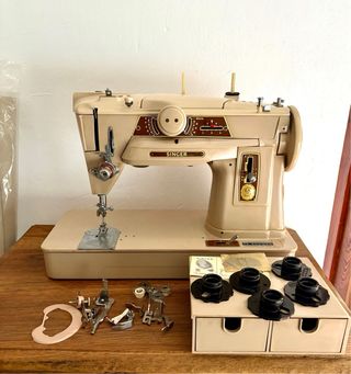 Máquina de coser Singer 401G LISTA PARA COSER