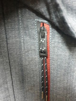 Chaqueta Oakley gris corte clásico