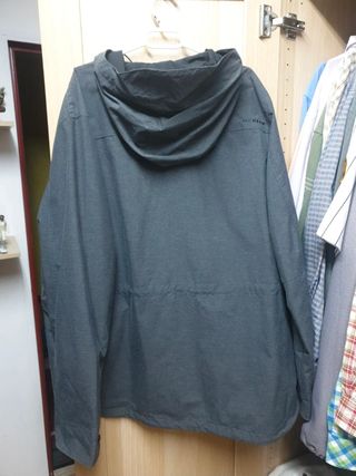 Chaqueta Oakley gris corte clásico