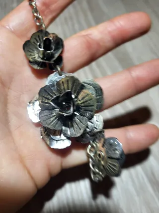 Collar plateado estilo vintage floral