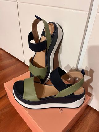 Sandalias Gaimo Talla 40 Verde y Azul marino.