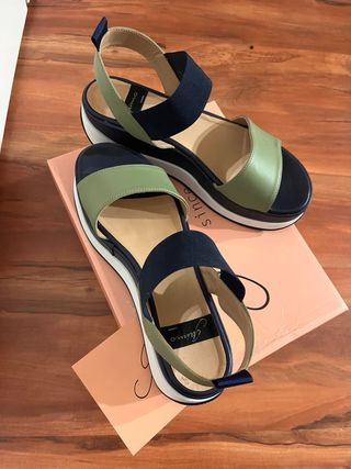 Sandalias Gaimo Talla 40 Verde y Azul marino.