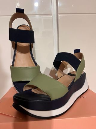 Sandalias Gaimo Talla 40 Verde y Azul marino.