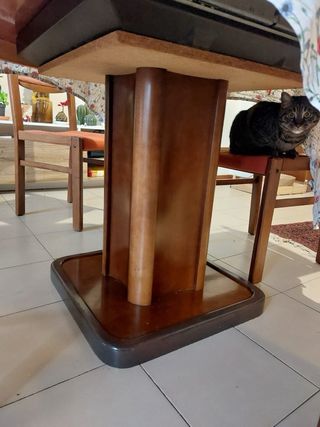 Tavolo rotondo allungabile in legno con sedie