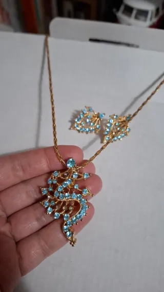 Conjunto collar y pendientes con piedras azules