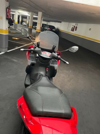 Scooter Gilera Nexus 300i Roja